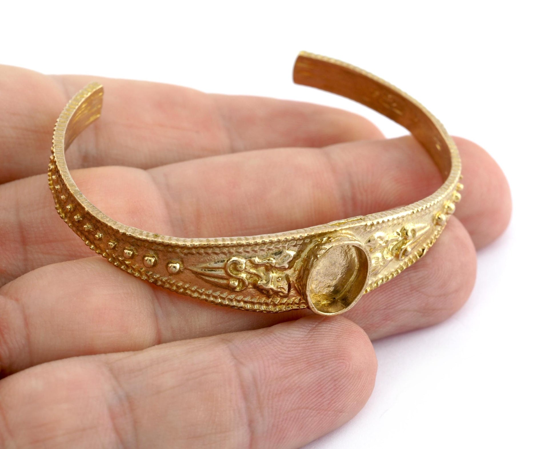 Boho Bracelet Blank, Oval Blank Bracelet Making Base, 10x8mm Blank Bezel Flower Bracelet Raw Brass (58mm inner size - Adjustable ) 5579