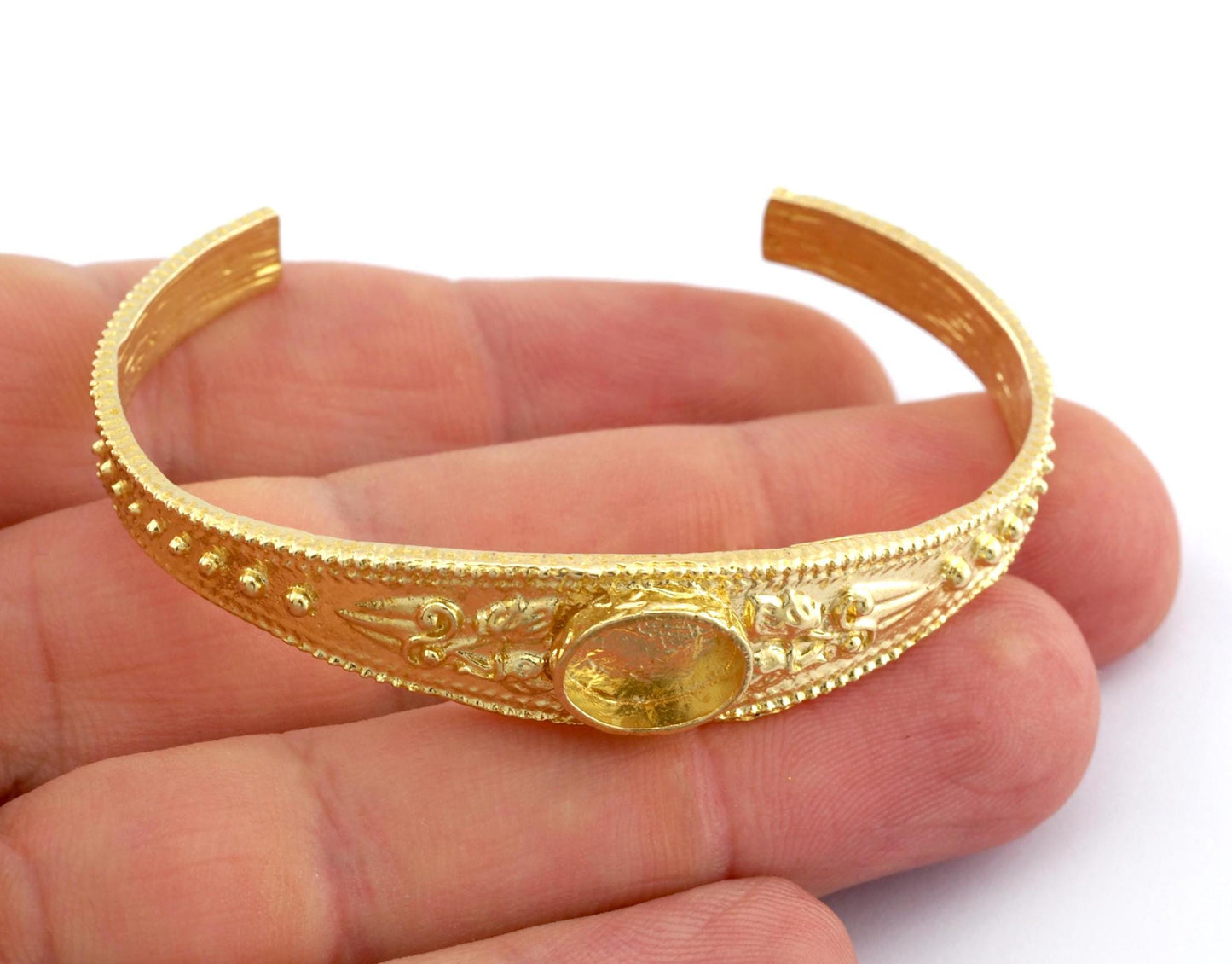 Boho Bracelet Blank, Oval Blank Bracelet Making Base, 10x8mm Blank Bezel Flower Bracelet Raw Brass (58mm inner size - Adjustable ) 5586