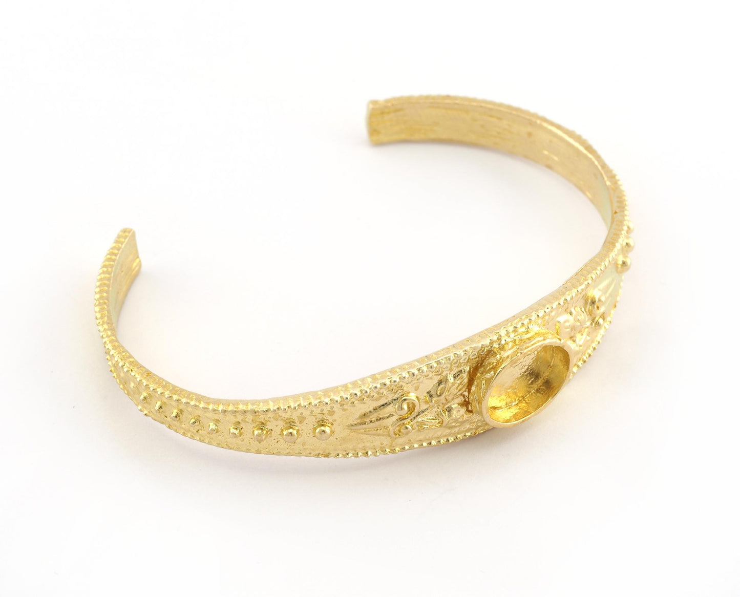 Boho Bracelet Blank, Oval Blank Bracelet Making Base, 10x8mm Blank Bezel Flower Bracelet Raw Brass (58mm inner size - Adjustable ) 5586