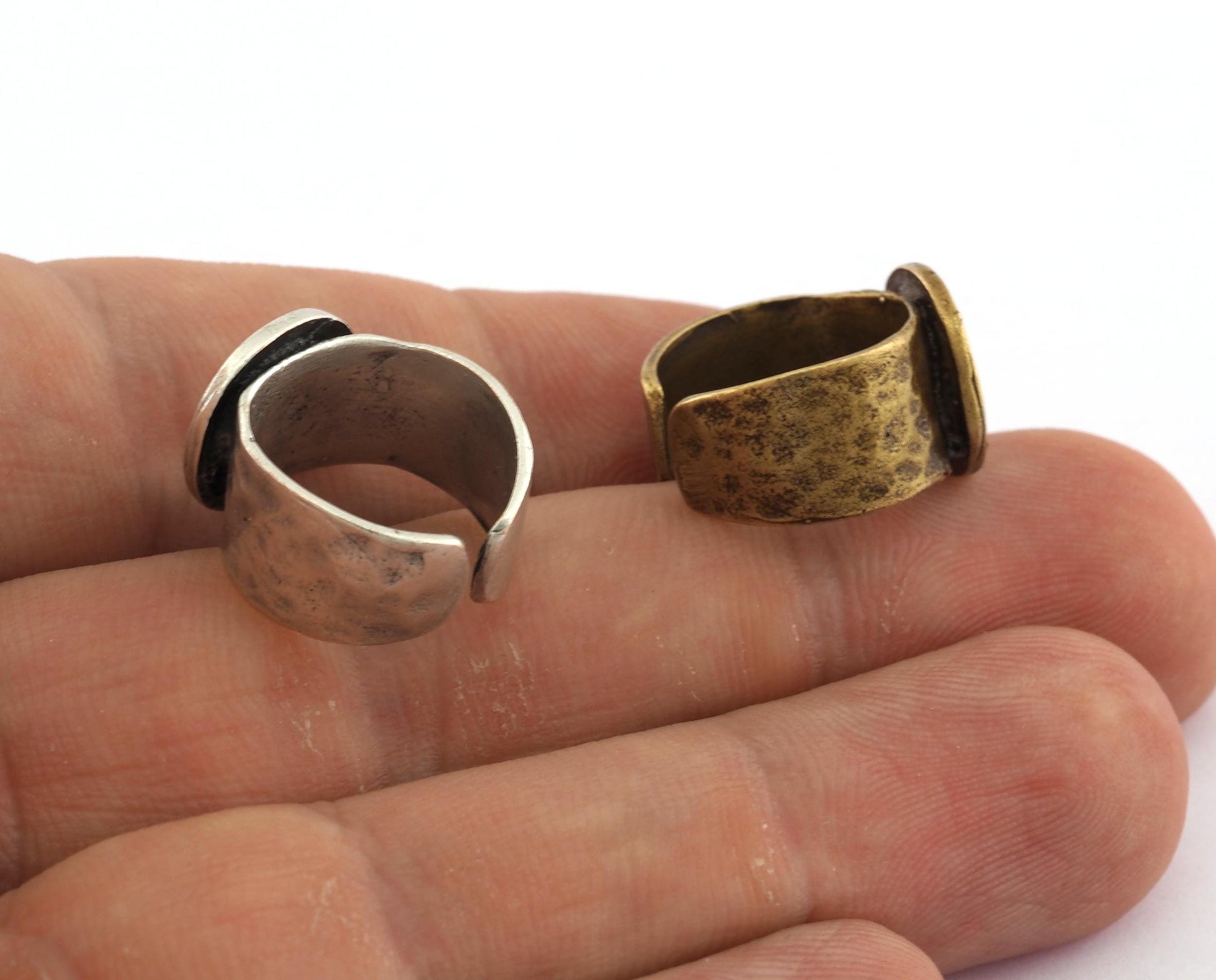 Hammered Ring Blank bezel setting Adjustable Raw brass, Antique silver, Antique Bronze, Shiny Gold ( 4-5US ) (12.6mm bezel) 5600