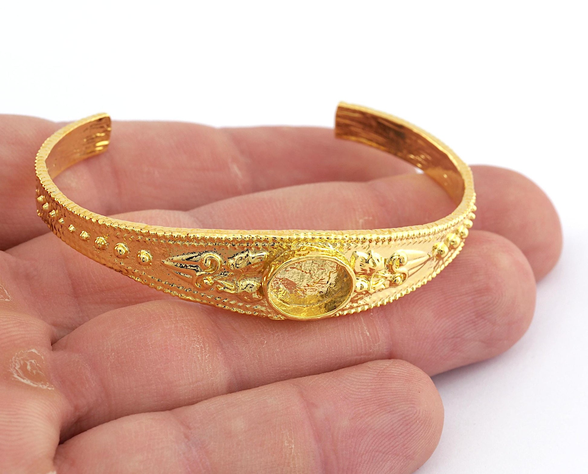 Boho Bracelet Blank, Oval Blank Bracelet Making Base, 10x8mm Blank Bezel Flower Bracelet Shiny Gold Brass (58mm size - Adjustable ) 5586 G