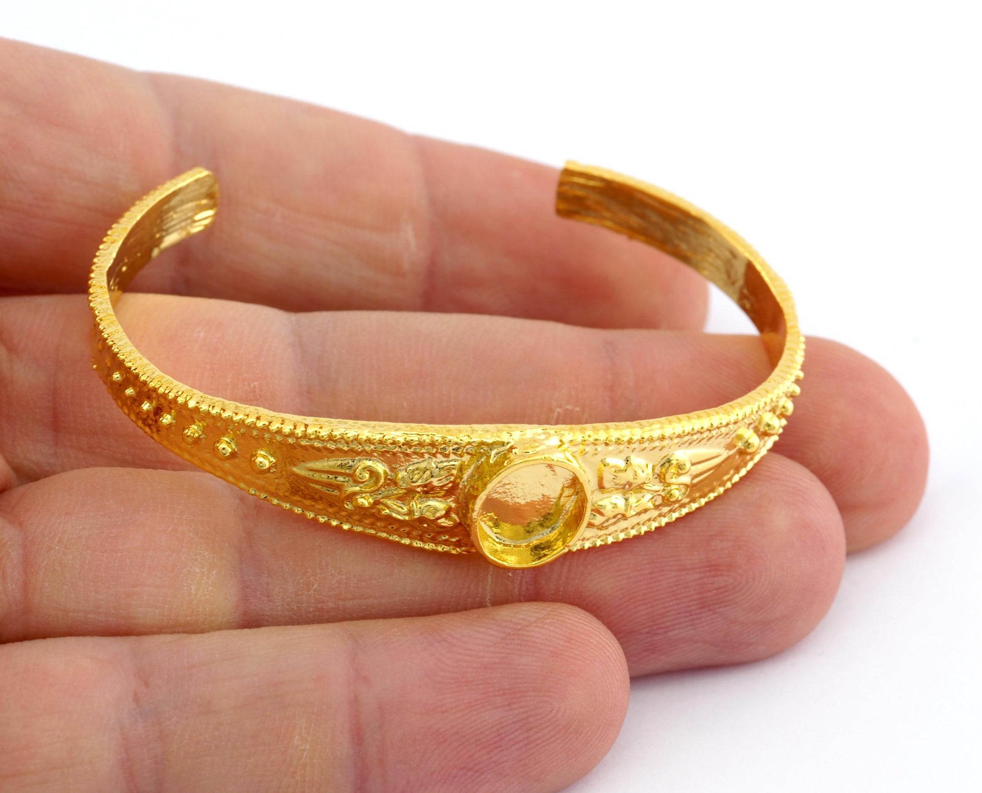 Boho Bracelet Blank, Oval Blank Bracelet Making Base, 10x8mm Blank Bezel Flower Bracelet Gold Plated Brass (58mm size - Adjustable ) 5579 G