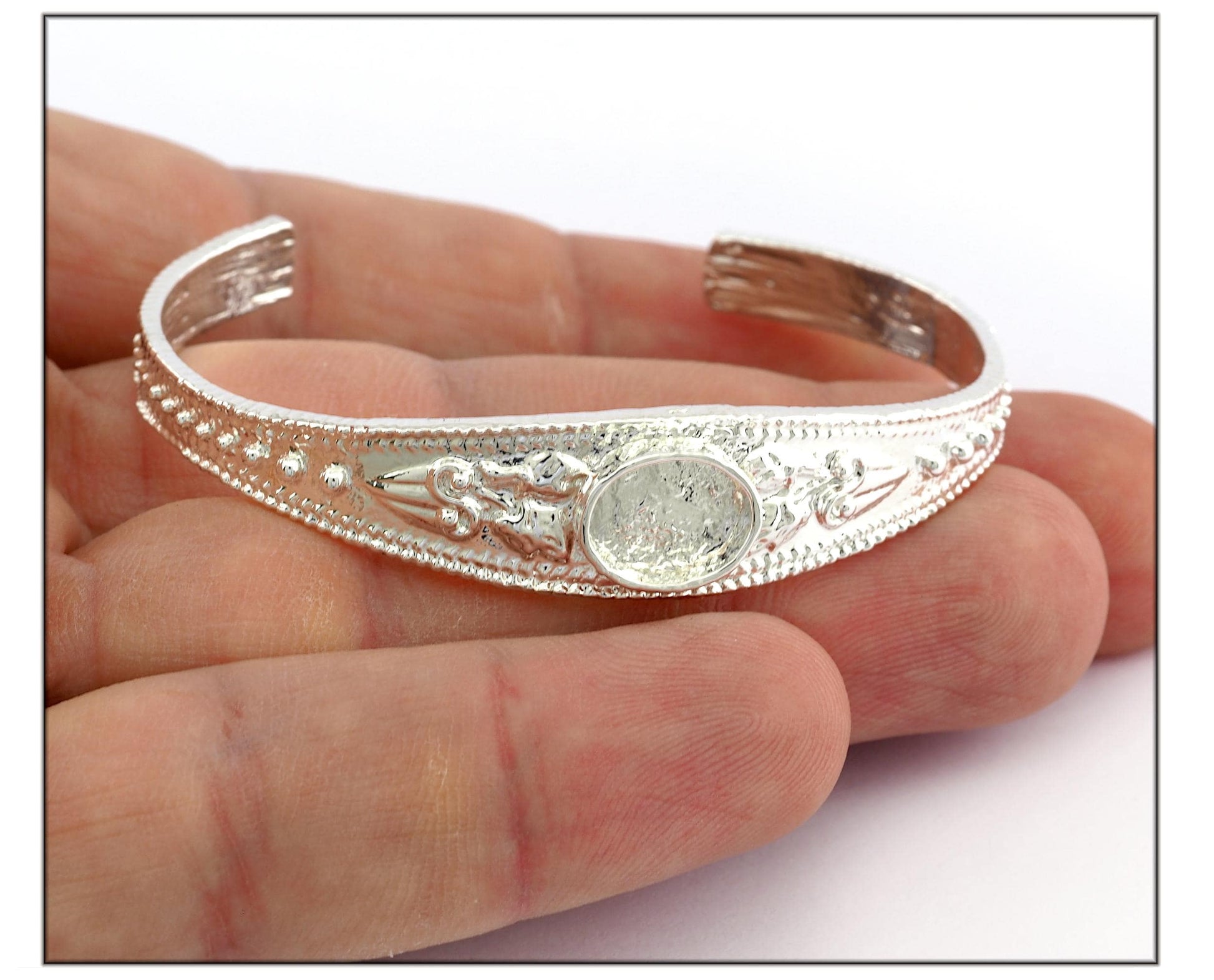 Boho Bracelet Blank, Oval Blank Bracelet Making Base, 10x8mm Blank Bezel Flower Bracelet Shiny Silver Brass (58mm size - Adjustable ) 5586 S