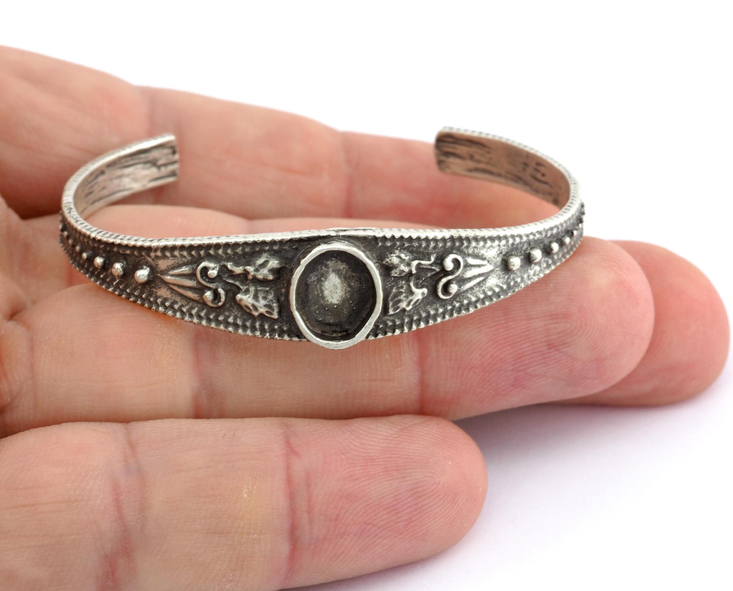 Boho Bracelet, Oval Blank Bracelet Making Base, 10x8mm Bezel Flower Bracelet Antique Silver Plated Brass (58mm size - Adjustable ) 5579 AS