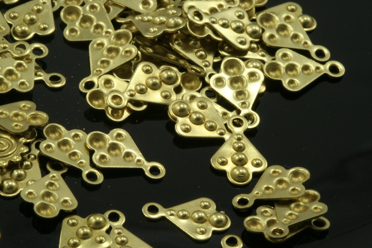 400 pcs 10x7mm raw brass flower shape,raw brass middle hole raw brass pendant charms ,raw brass findings 947R-48