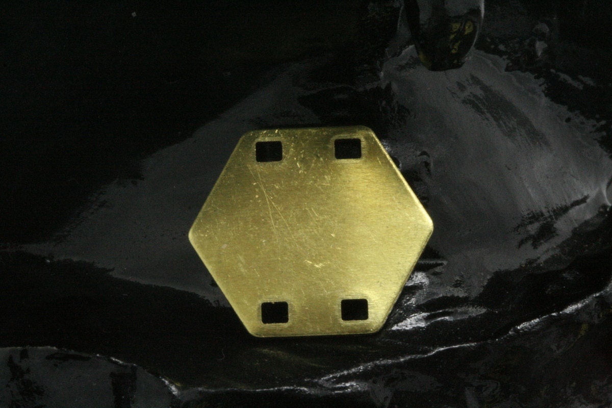 hexagonal stamping (0,8mm 20 gauge) 4 hole charms ,18 pcs 20mm raw brass findings 979R-39