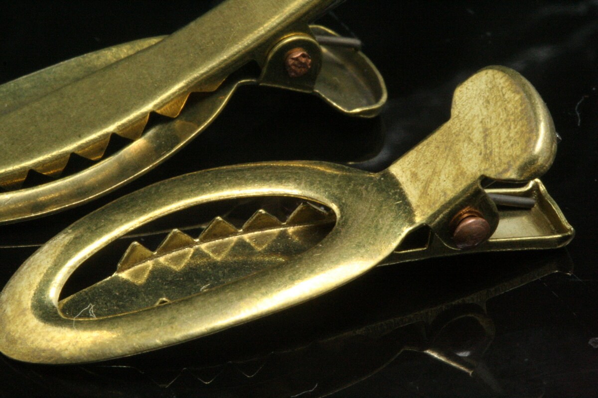 Raw brass alligator clip 39mm with teeth 985R