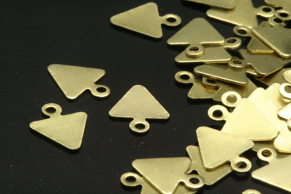 300 pcs raw brass 8x9.3mm triangle tag charms with 1 hole ,findings 1015 R-38 tmlp