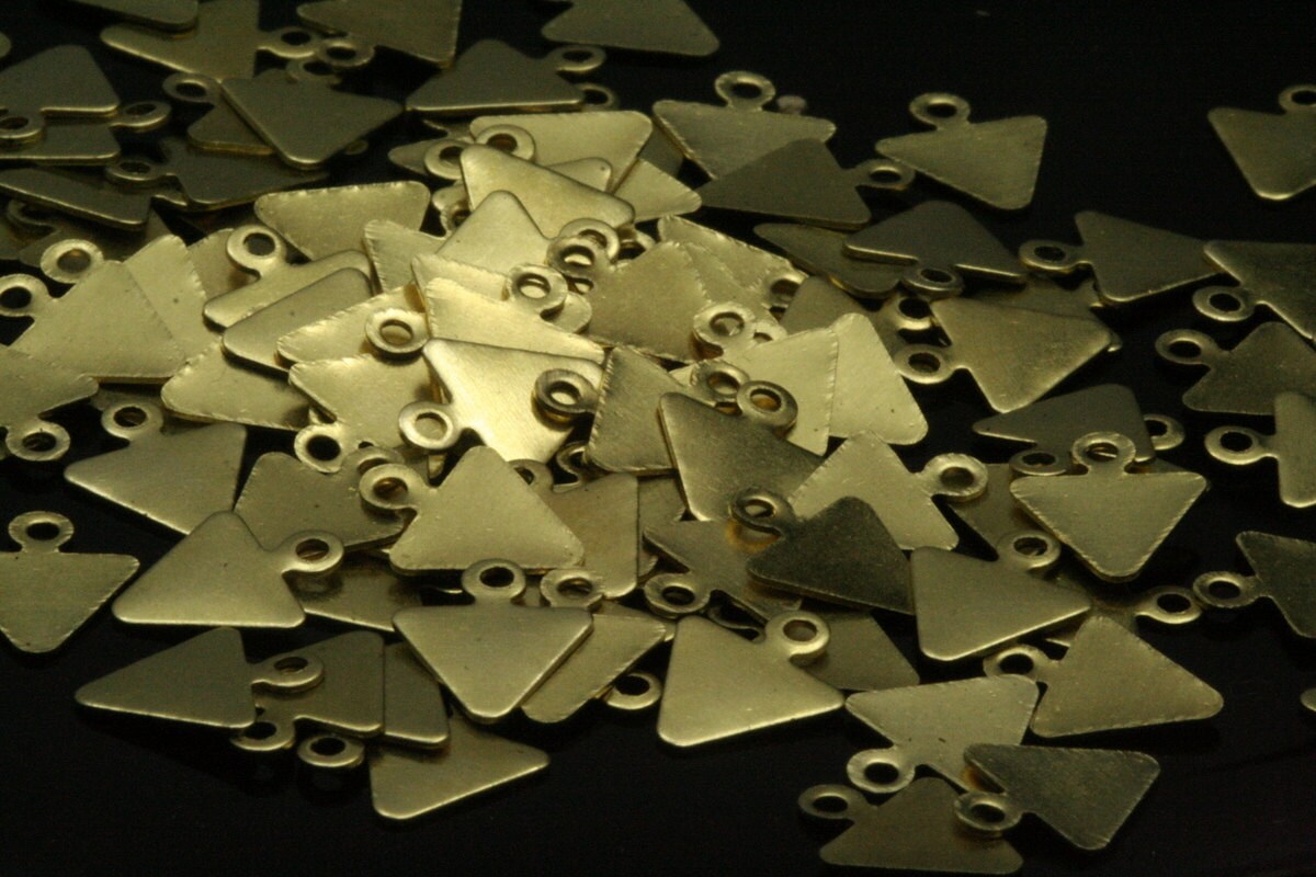 300 pcs raw brass 8x9.3mm triangle tag charms with 1 hole ,findings 1015 R-38 tmlp