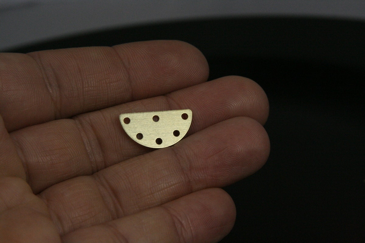 60 pcs 20x10x0.8mm raw brass semi circle blanks half moon shape pendant (1.5mm 0,06" 15 gauge hole) SCS 1063R