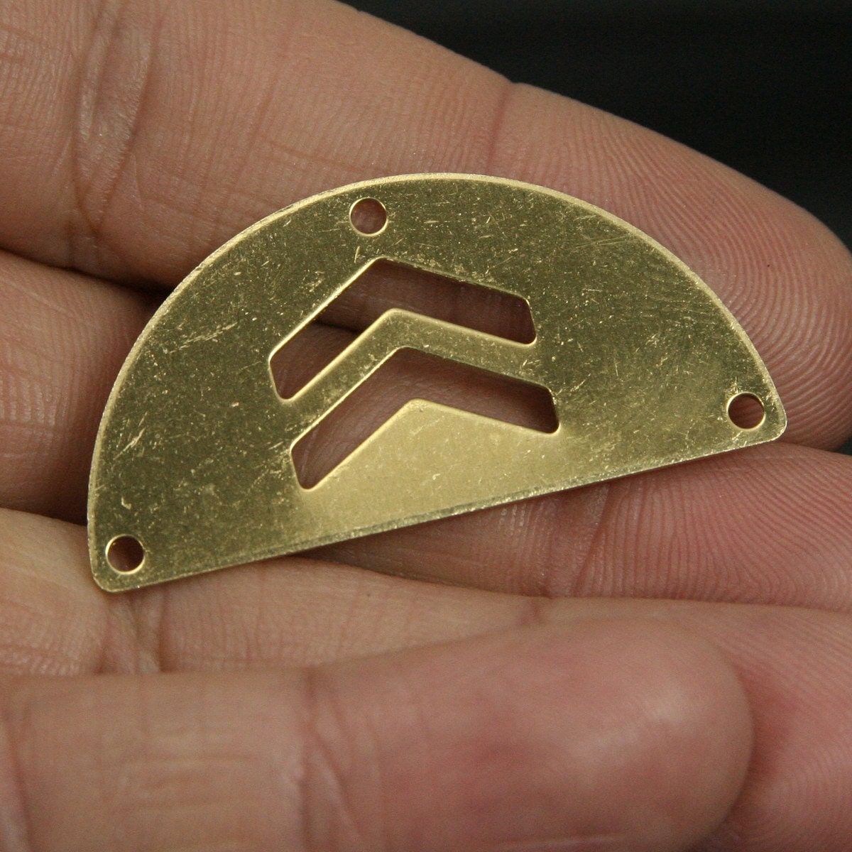 Raw chevron brass semi circle blanks 40x20x0.8mm half moon shape pendant (2mm 0,08" 12 gauge hole) SCS 1059R