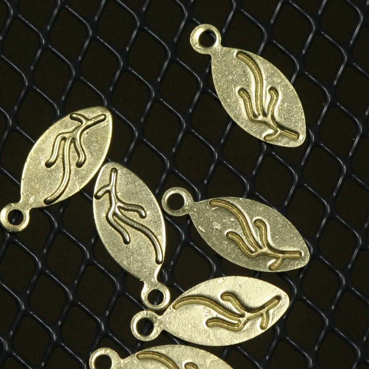 raw brass textured drop pendant 200 pcs 13x5.5mm 1240R-30 tmlp