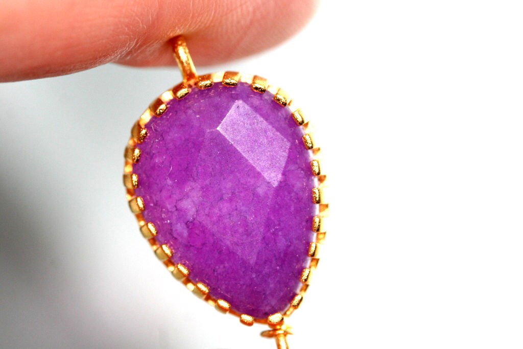 1 pc  30mm (15x20mm Stone) Bezel Gemstone Connector Lilac quartzite (Dyed) gold plated 2 loops Pear shape P1156
